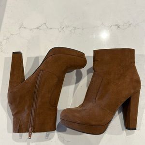Women’s ankle boot with heel
